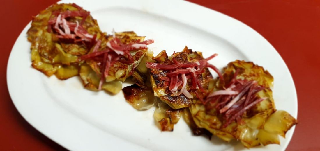 Patatas con virutas de jamón